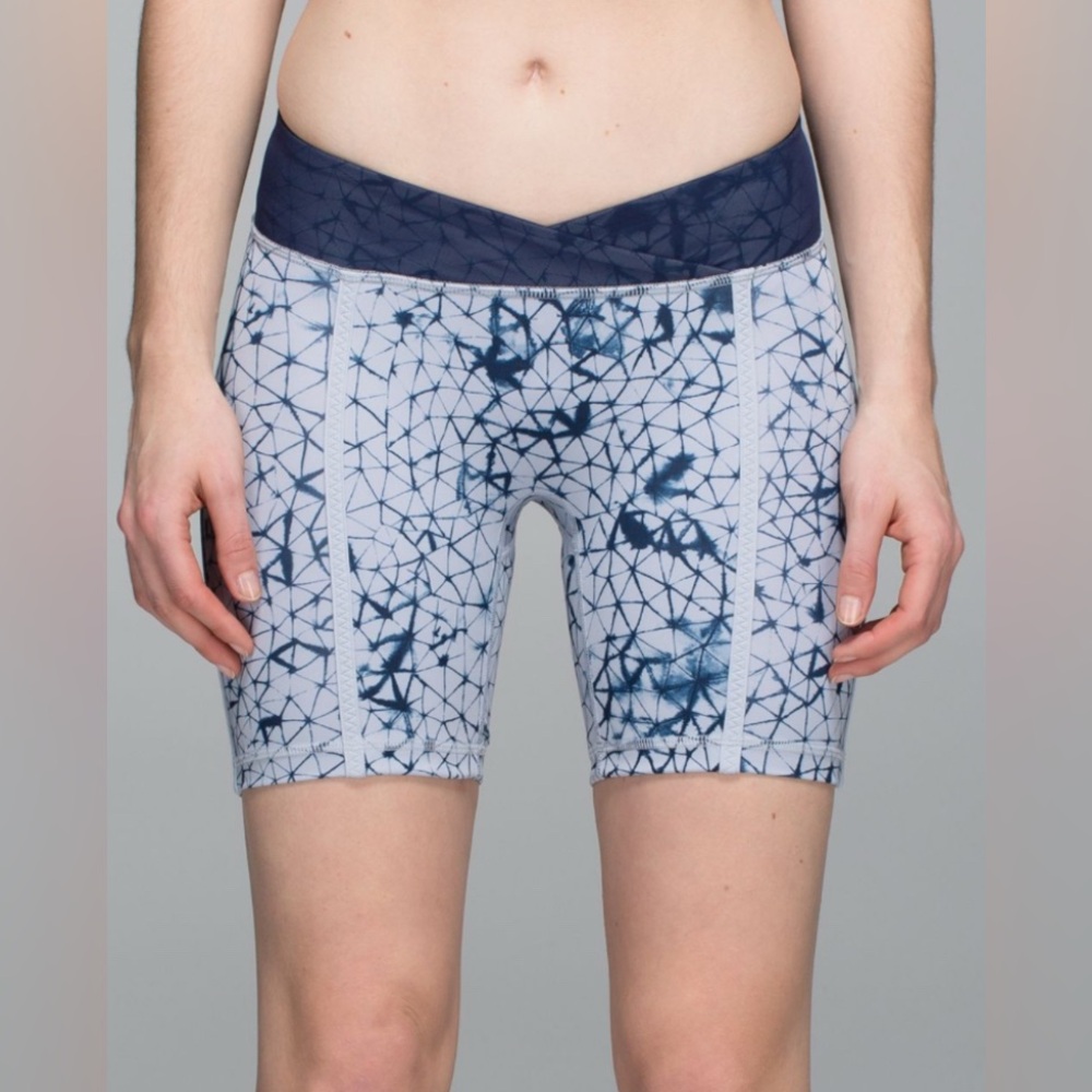 Lululemon Pedal Pace Short Star Crushed Silver Fox Deep Navy / Deep Navy 8